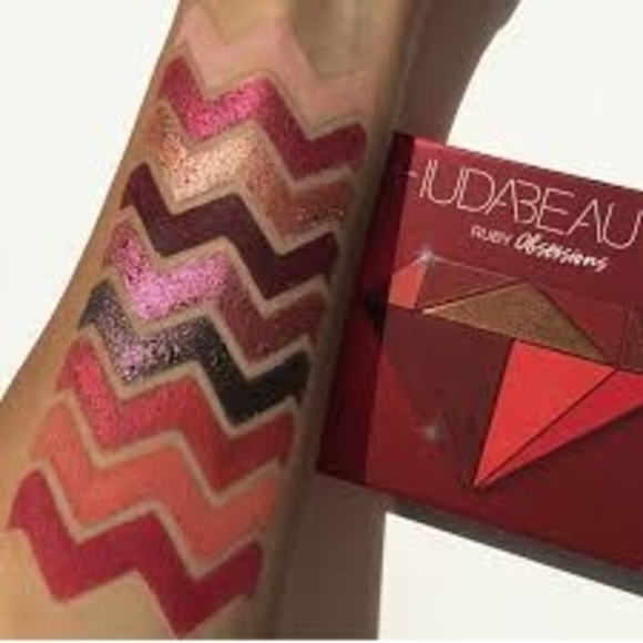 Huda Beauty | Ruby Obsessions Eyeshadow Palette - Picture 4 of 4